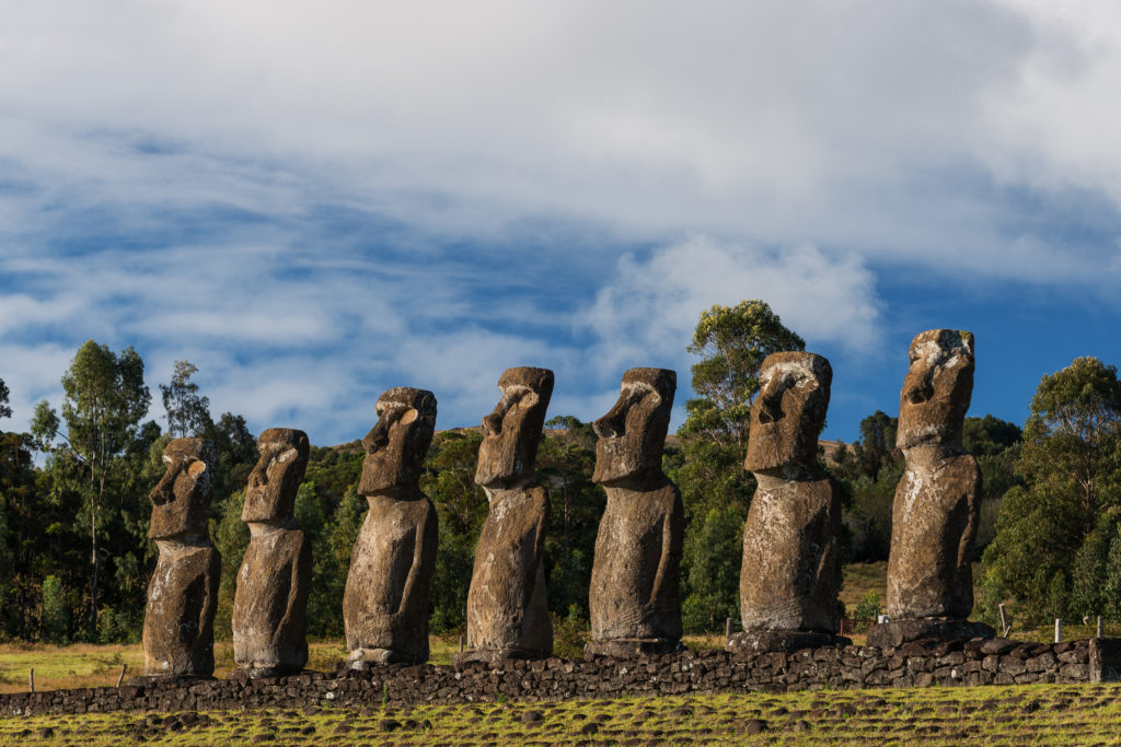 7 moai on the island of easter chile ahu akivi