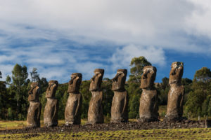 7 moai sur l'ile de paques chili ahu akivi