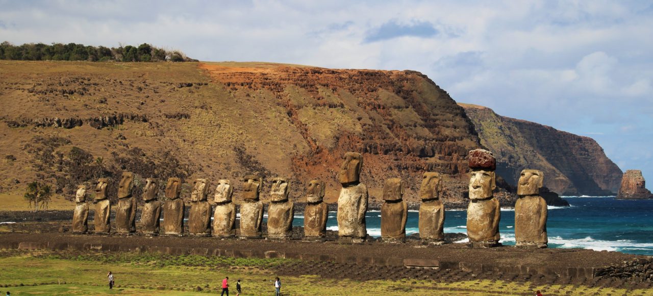 Tongariki 15 moai back from pacific easter island