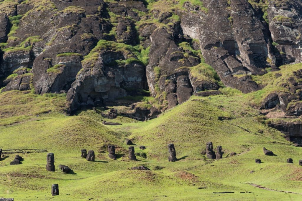 Rano raraku quarry moai easter island