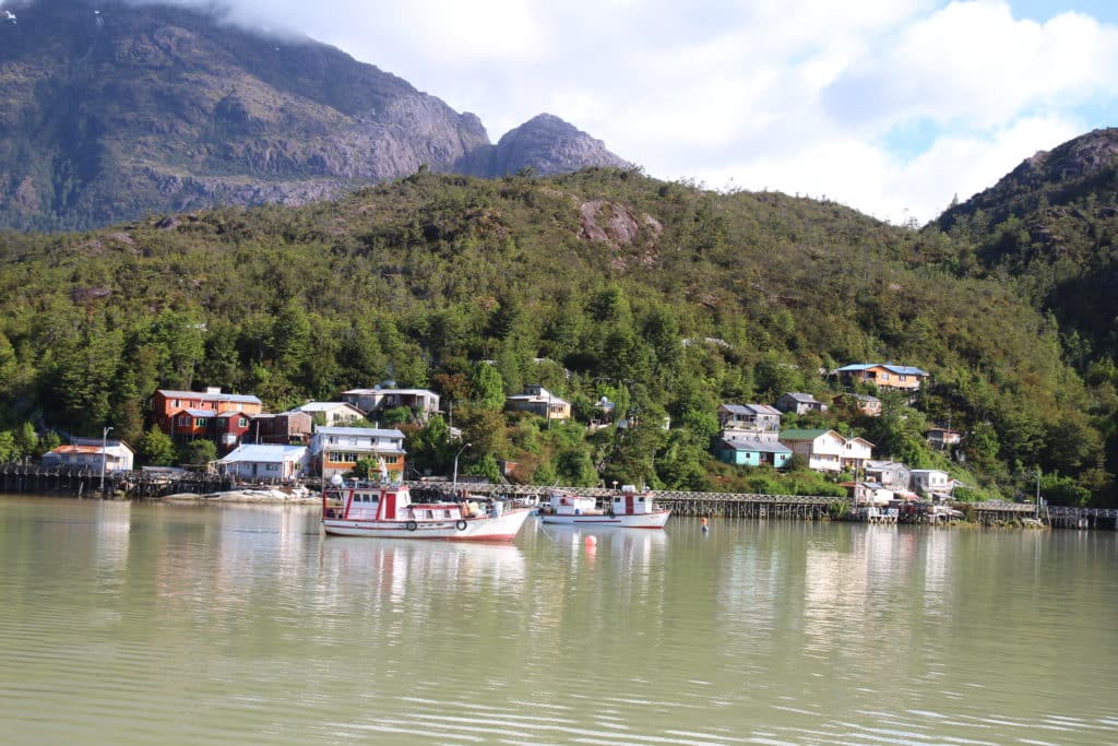 caleta tortel chili route australe