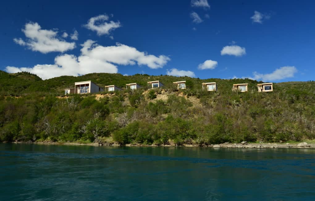 Hotel on the shores of the rio baker