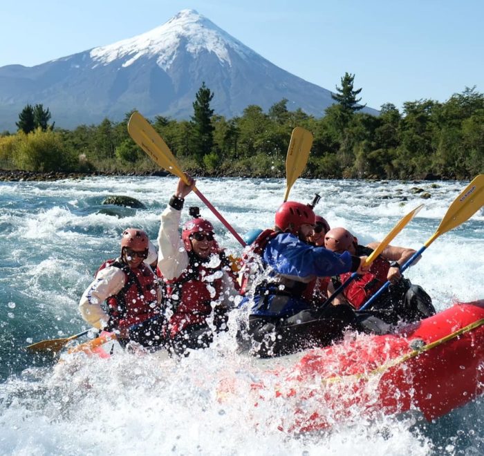 Rafting sur le Río avec vue sur le volcan