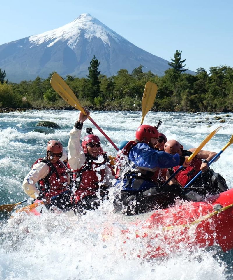 Rafting sur le Río avec vue sur le volcan