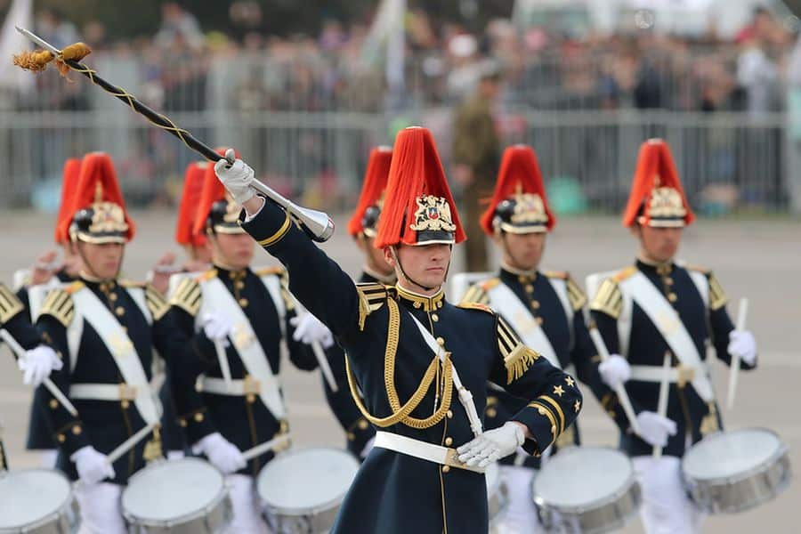 Parade militaire chili septembre fiestas patrias