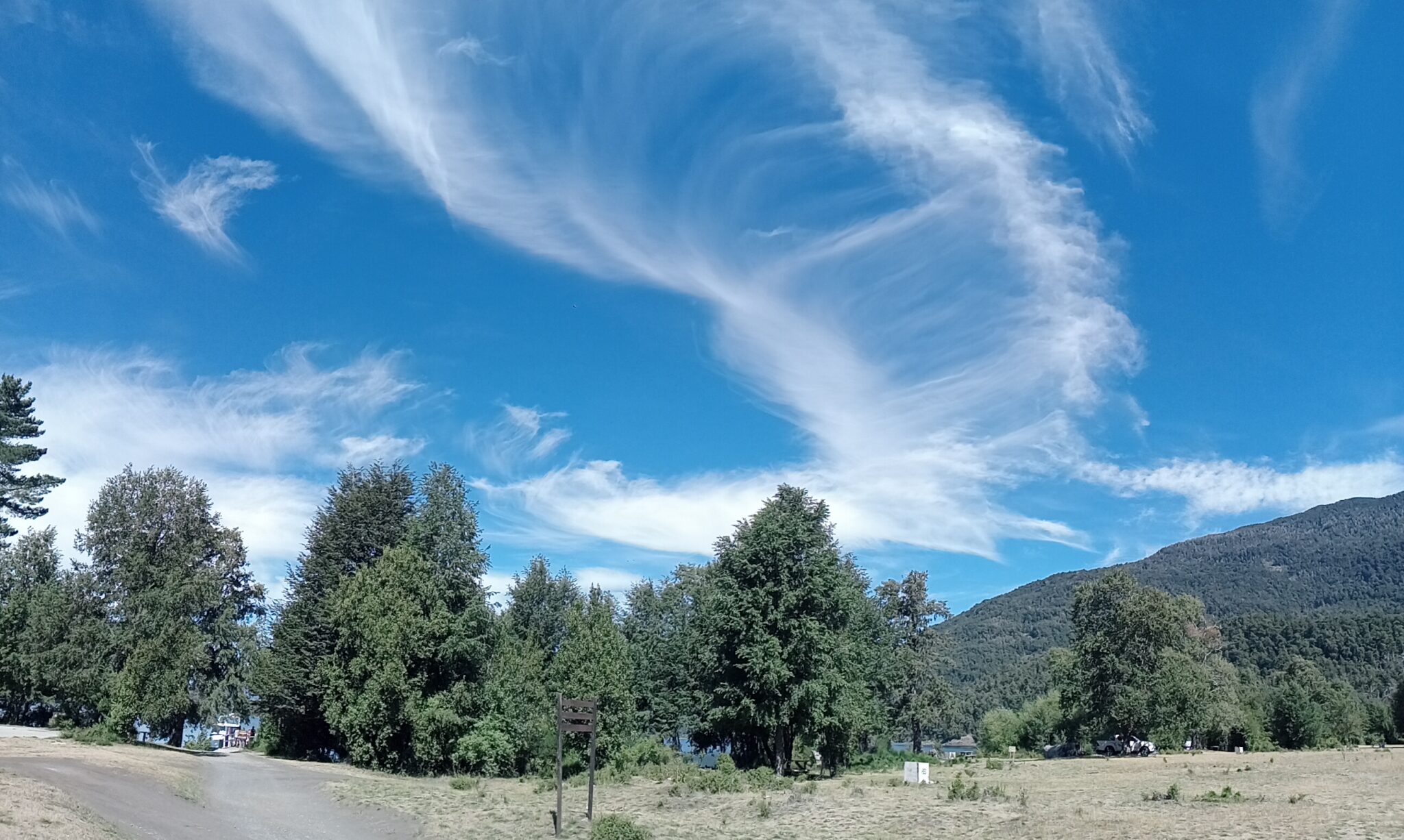 Nuage et ciel bleu en Patagonie Argentine