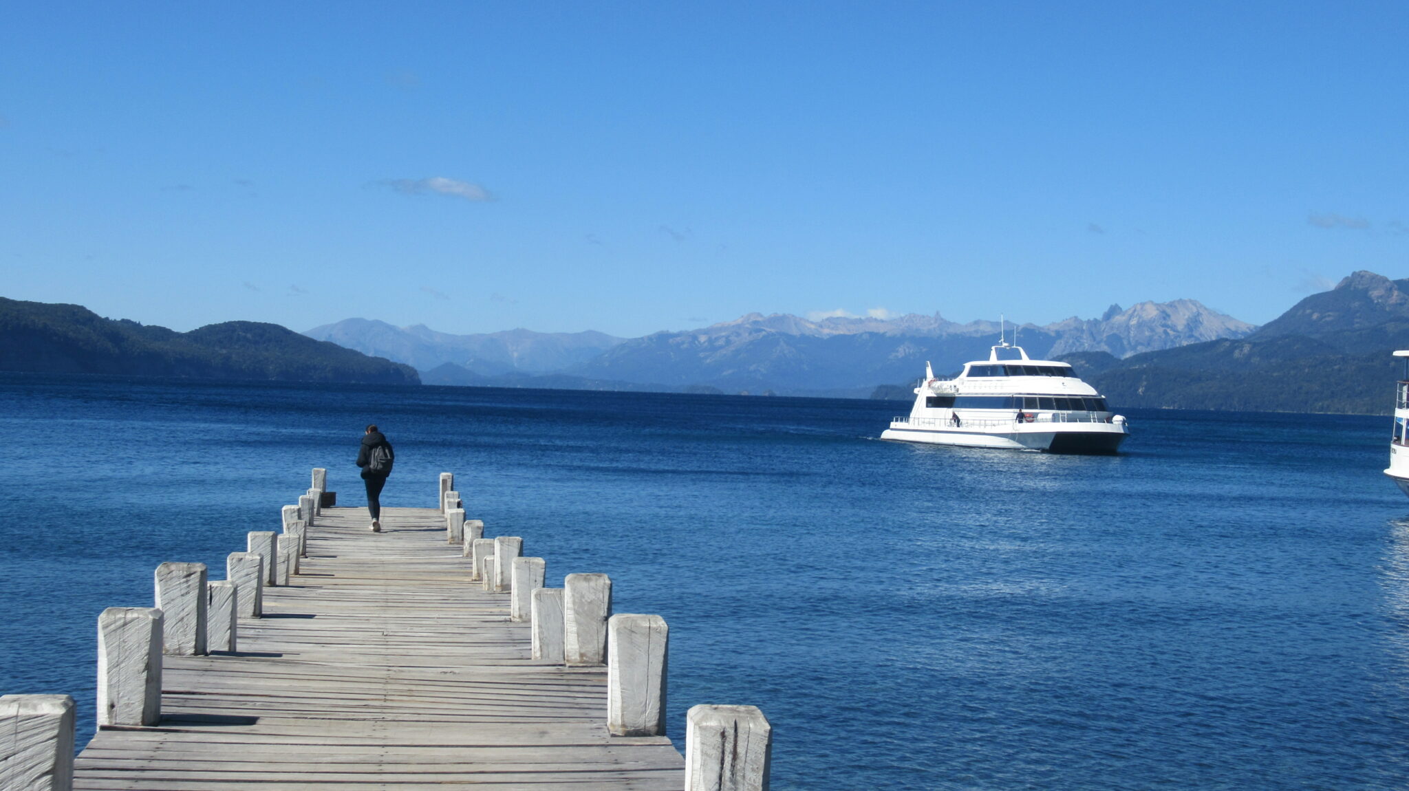 Vue sur le lac Nahuel Huapi depuis le parc national los Arrayens