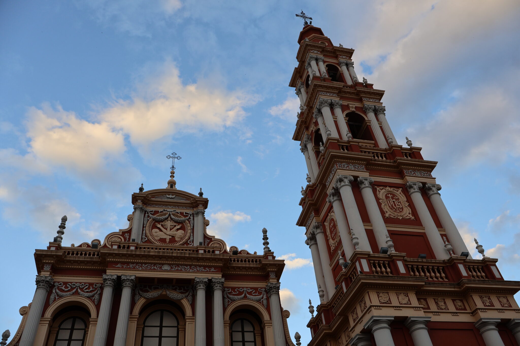 Vue sur l'Eglise San Francisco du centre ville de Salta dans le nord ouest argentin